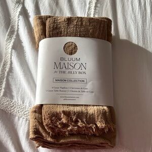 Bluum Maison for the Jilly Box - Napkins & Table Runner